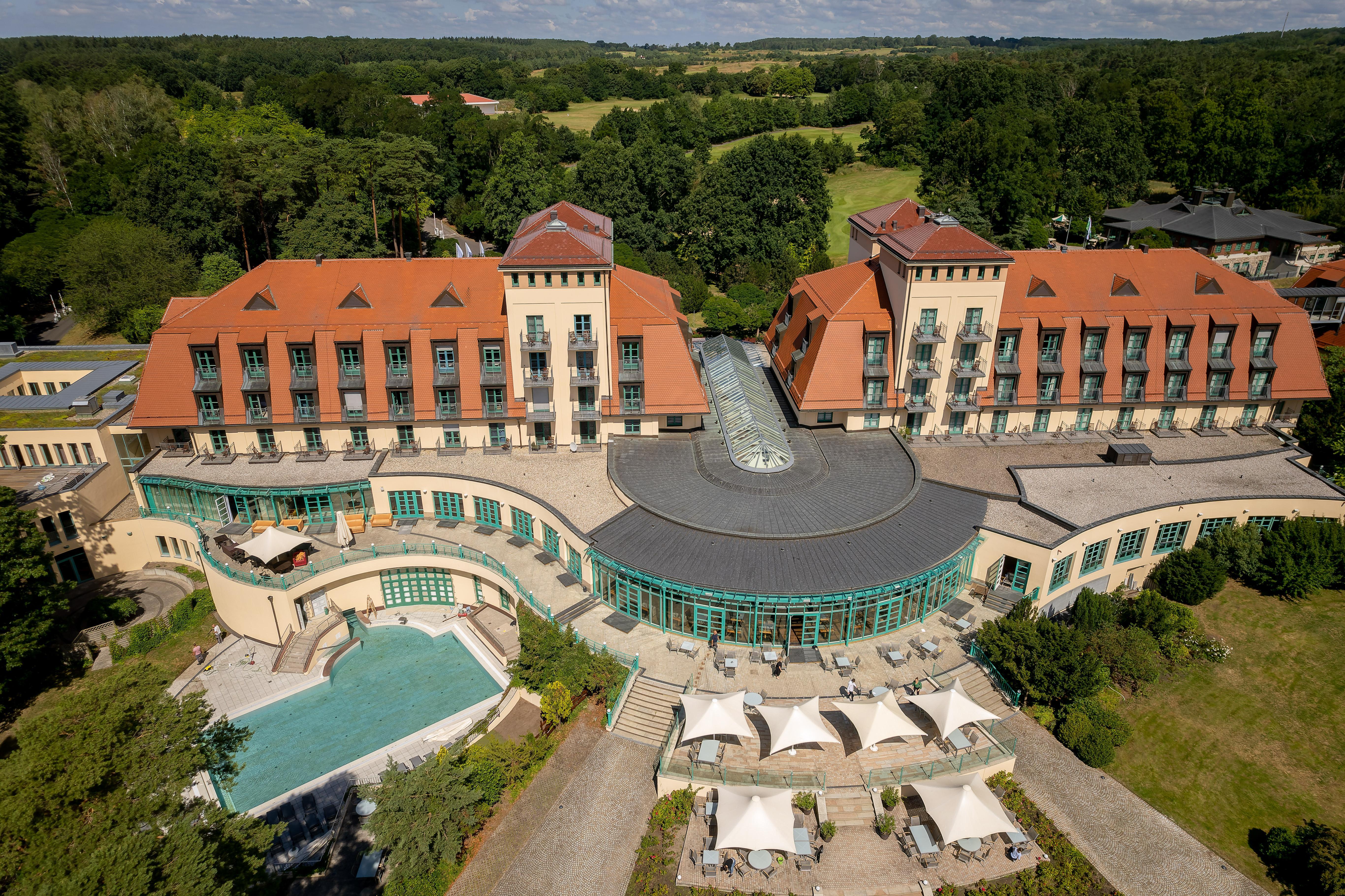 Precise Resort Bad Saarow-Pieskow Exterior foto Aerial view of the hotel
