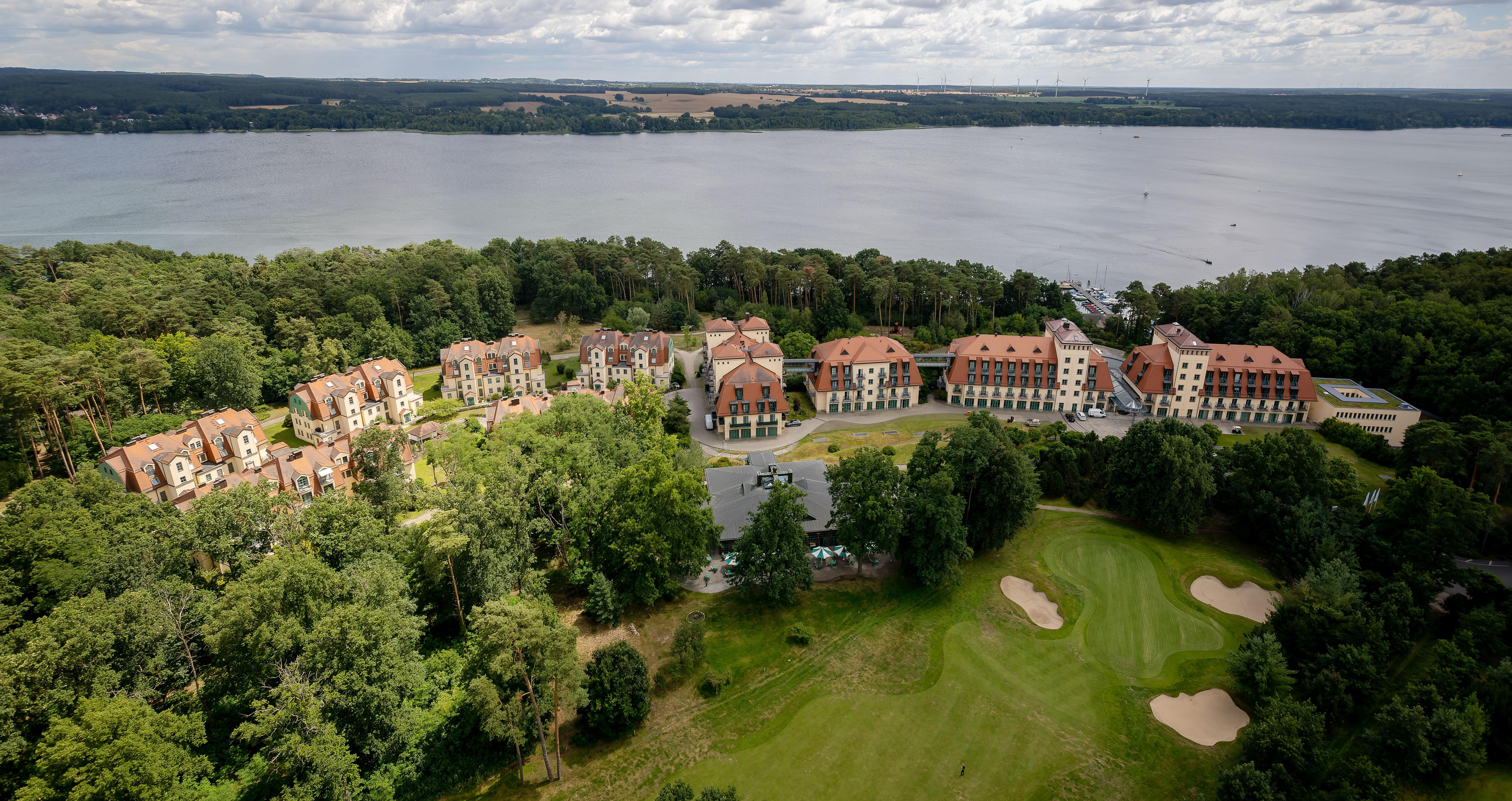 Precise Resort Bad Saarow-Pieskow Exterior foto Aerial view of the golf course