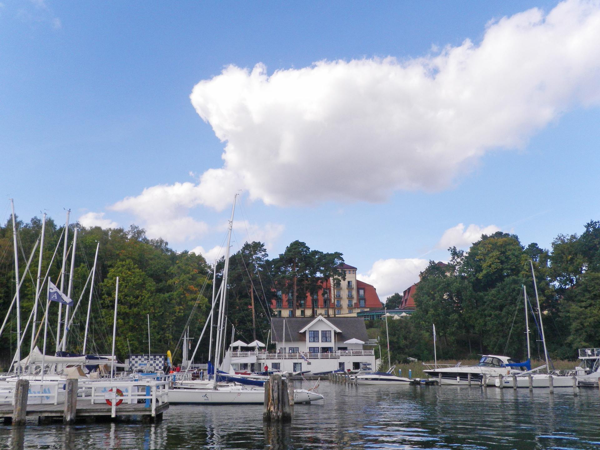 Precise Resort Bad Saarow-Pieskow Exterior foto The marina at the Royal Lymington Yacht Club
